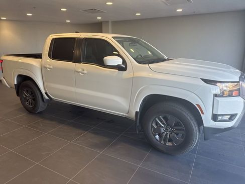 Used 2025 Nissan Frontier SV w/ SV Convenience Package image 6