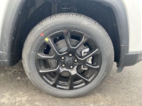 New 2026 Jeep Compass Latitude AWD/4WD image 9
