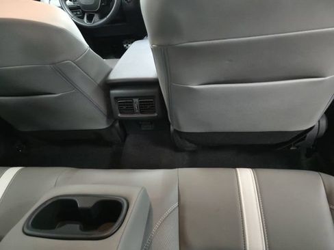 Used 2025 Toyota Camry SE AWD/4WD image 8