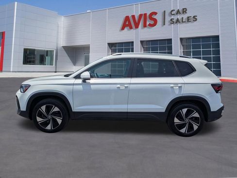 Used 2025 Volkswagen Taos SE AWD/4WD image 10
