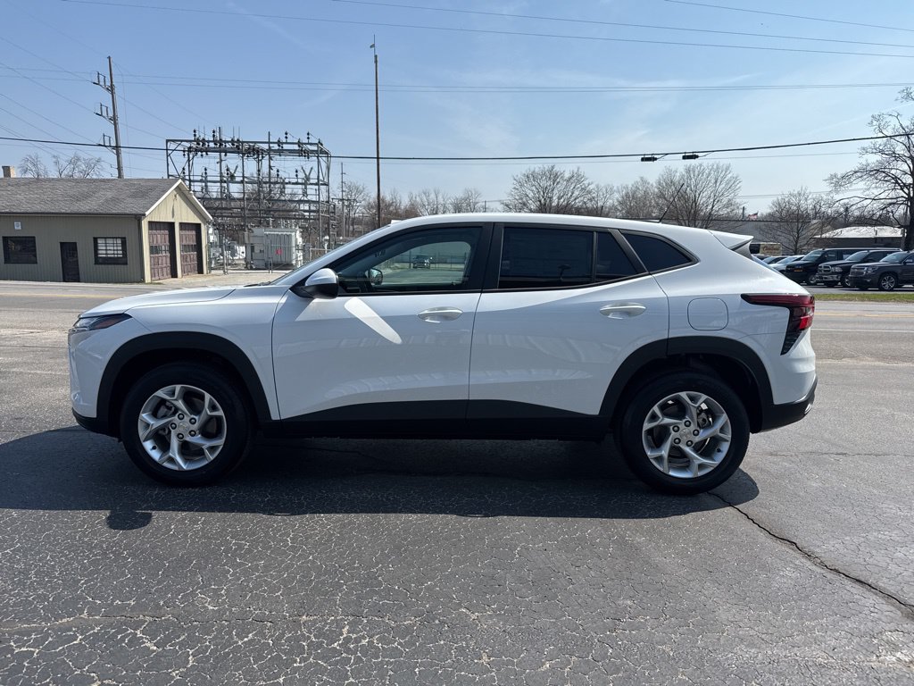 New 2026 Chevrolet Trax LS w/ LS Convenience Package FWD image 4