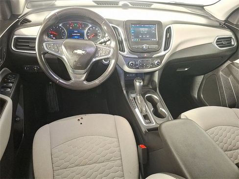 Used 2019 Chevrolet Equinox LT image 2