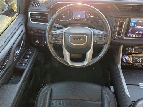 Used 2021 GMC Yukon XL Denali image 12