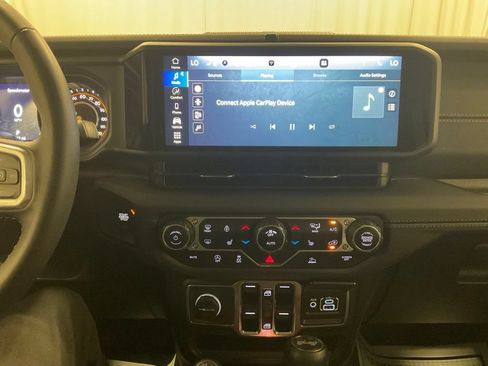Used 2024 Jeep Wrangler Unlimited Sahara AWD/4WD image 29