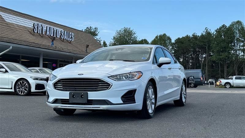 Used 2020 Ford Fusion SE FWD image 2