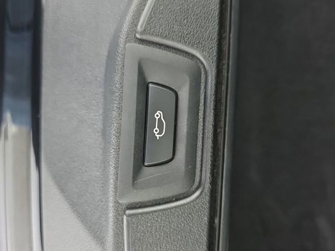 Used 2020 BMW X5 xDrive40i w/ M Sport Package image 19