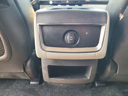 Used 2022 Kia Carnival LX image 17