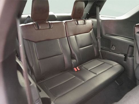 Used 2020 Ford Explorer Platinum w/ Premium Technology Package AWD/4WD image 16