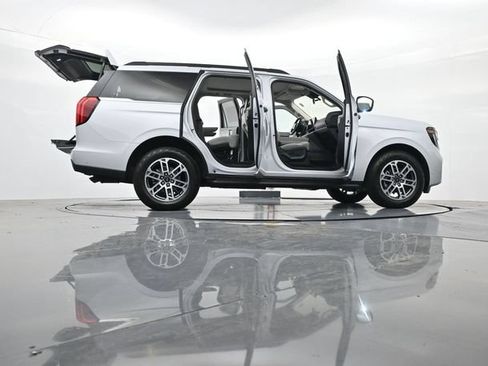 Certified 2025 Ford Expedition Active AWD/4WD image 57