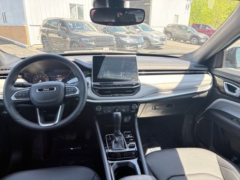 Used 2025 Jeep Compass Limited AWD/4WD image 13