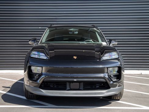 New 2026 Porsche Macan Electric RWD image 6