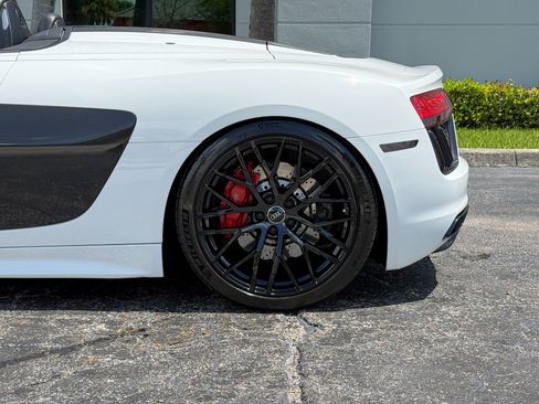 Used 2017 Audi R8 V10 w/ Carbon Exterior Package AWD/4WD image 12