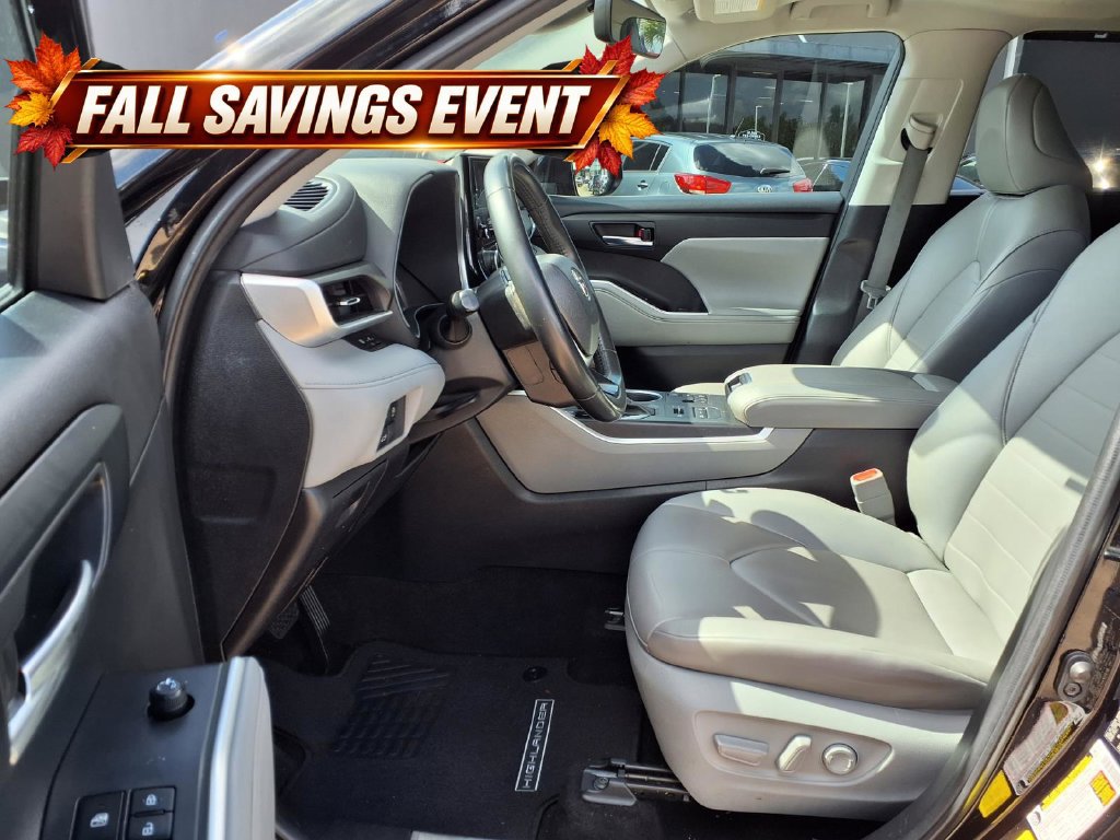 Used 2023 Toyota Highlander XLE AWD/4WD image 11