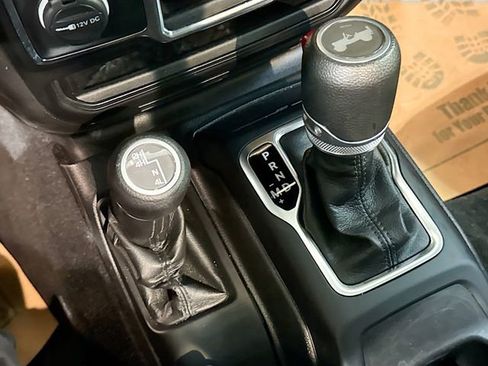 Used 2021 Jeep Wrangler Sport image 17