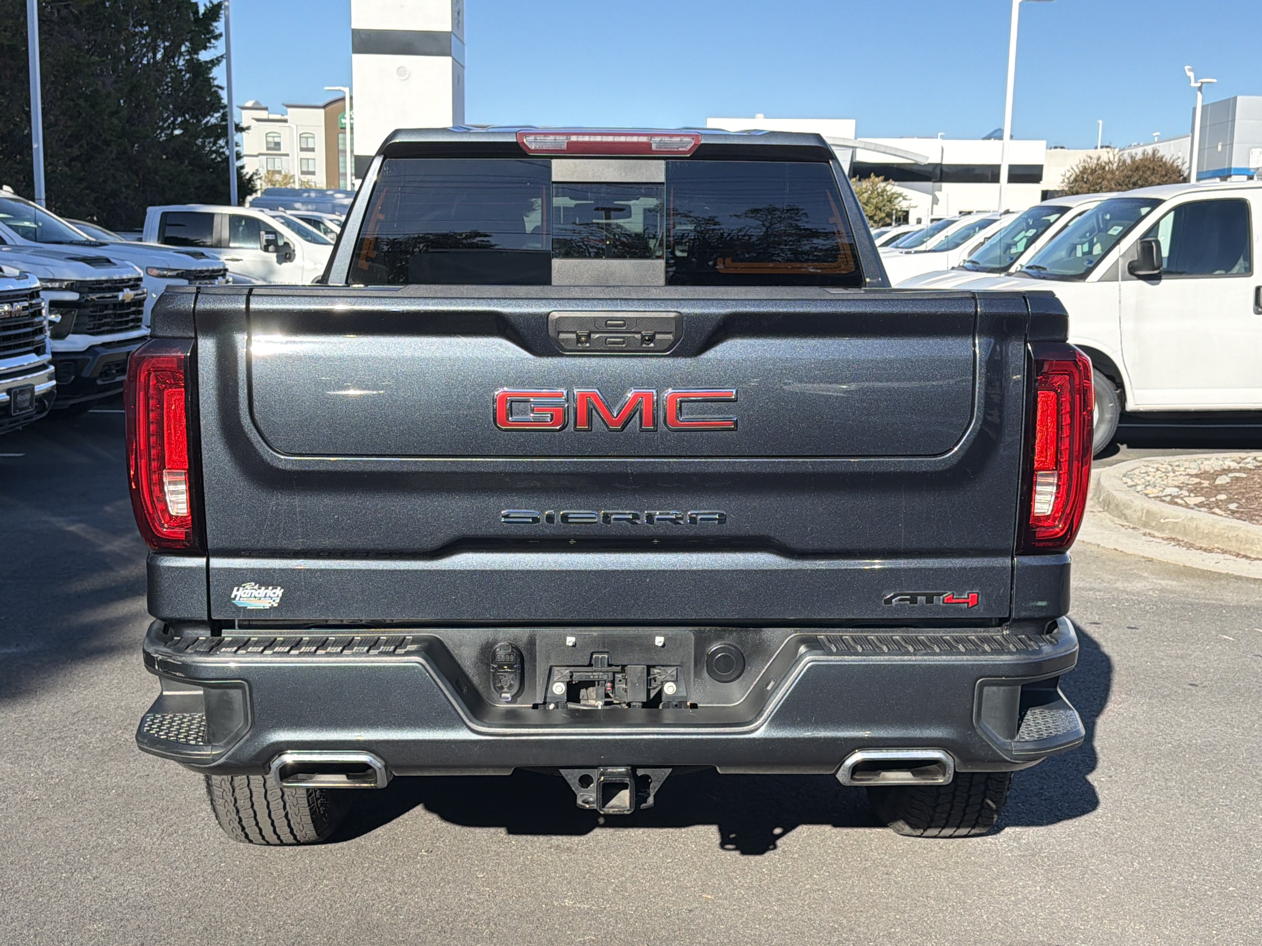 Used 2021 GMC Sierra 1500 AT4 w/ AT4 Preferred Package AWD/4WD image 9