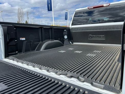 Used 2025 Chevrolet Silverado 2500 LT w/ Convenience Package AWD/4WD image 6