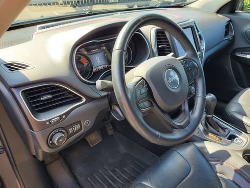 Used 2019 Jeep Cherokee Trailhawk AWD/4WD image 22