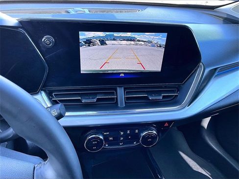 Used 2025 Chevrolet Trax LT w/ LT Convenience Package image 28