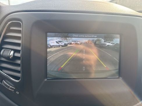 Used 2019 Jeep Compass Latitude w/ Cold Weather Group image 19