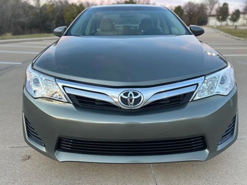 Used 2012 Toyota Camry LE image 3