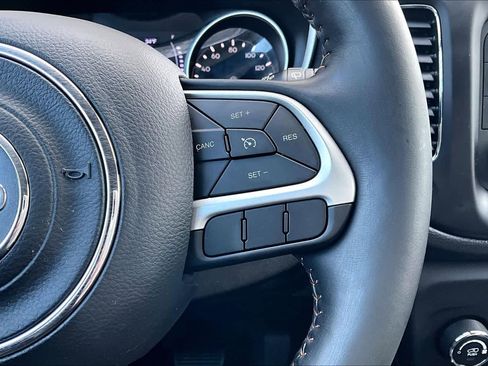 Used 2018 Jeep Compass Latitude w/ Cold Weather Group image 24