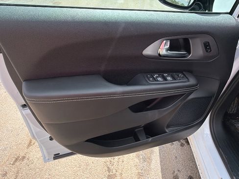 New 2026 Chrysler Pacifica Select image 14