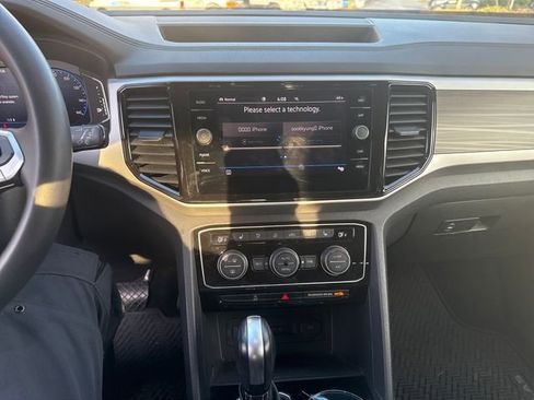 Used 2021 Volkswagen Atlas SEL Premium image 25