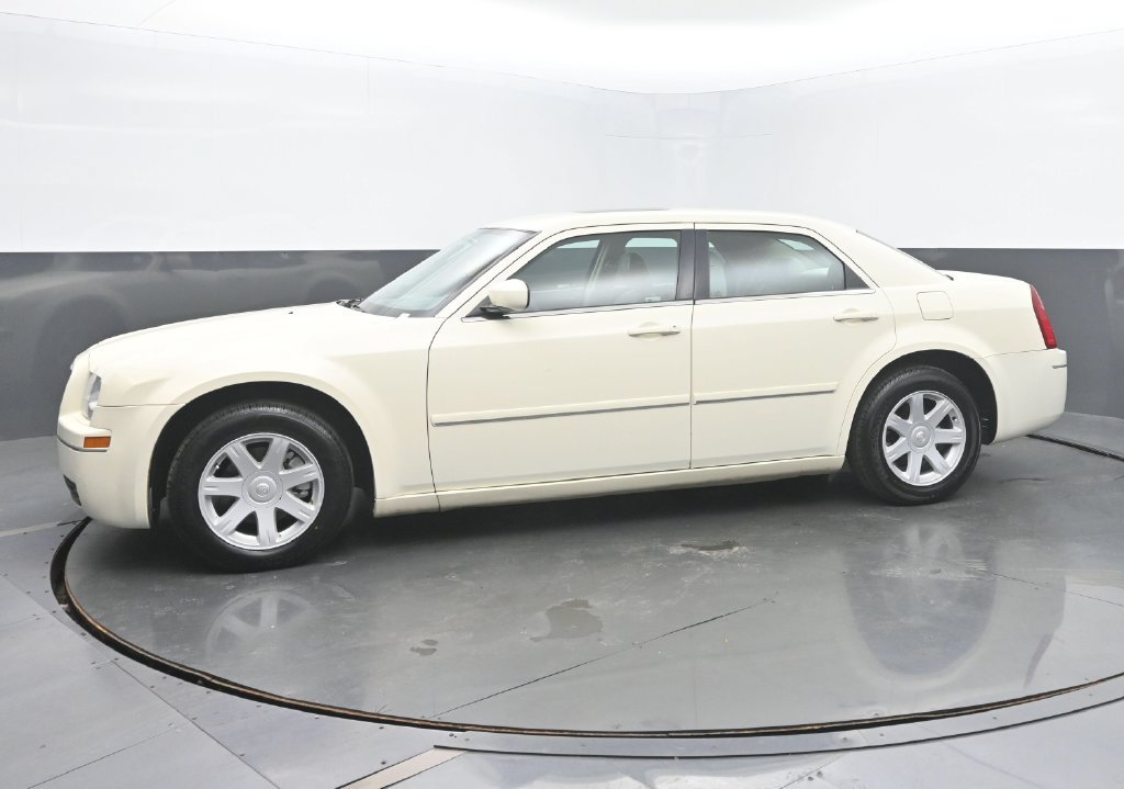 Used 2005 Chrysler 300 Touring w/ Sound Group RWD image 2