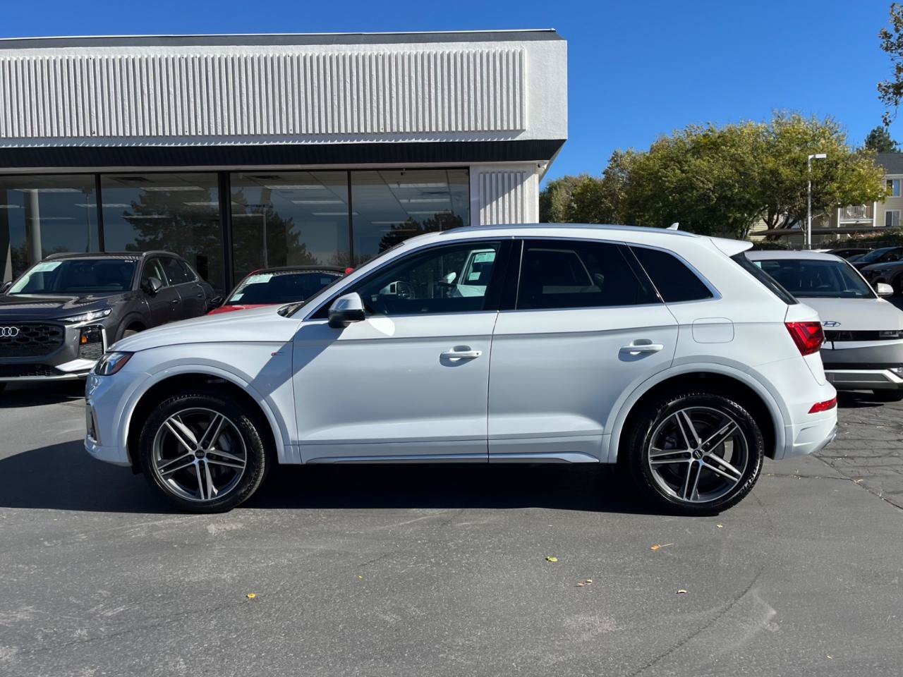 Used 2024 Audi Q5 e Premium w/ Convenience Package AWD/4WD image 16