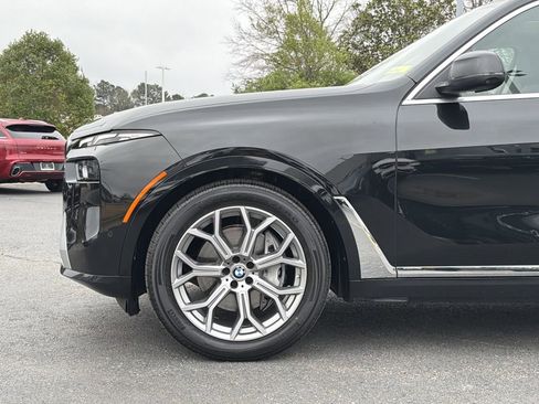 Used 2025 BMW X7 xDrive40i w/ Premium Package image 9