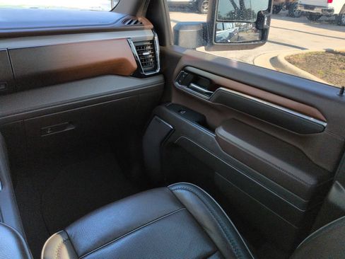 Used 2024 GMC Sierra 3500 Denali w/ Denali Reserve Package AWD/4WD image 16