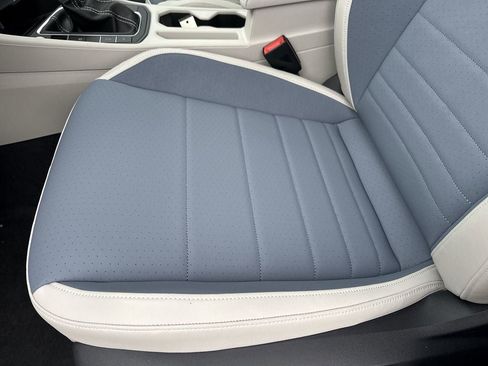 New 2026 Volkswagen Jetta SE FWD image 9