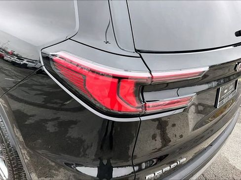 Used 2025 GMC Acadia Elevation image 23