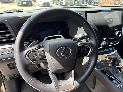 Used 2025 Lexus GX 550 w/ Accessory Package (2T) AWD/4WD image 14
