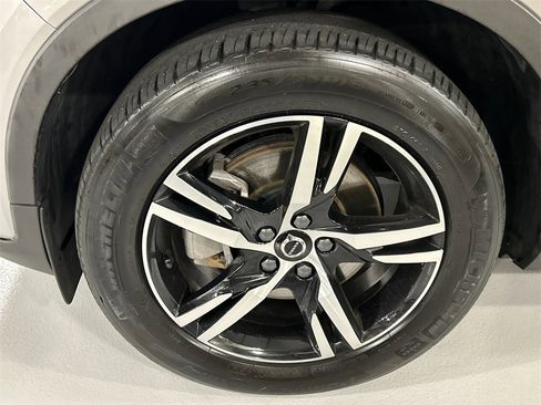 Certified 2023 Volvo XC40 B5 Plus w/ Protection Package image 8