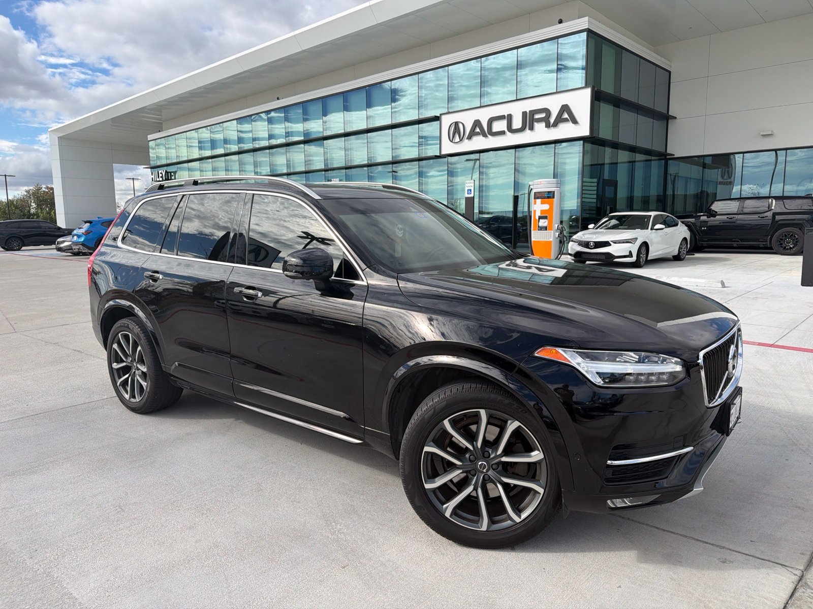 Used 2017 Volvo XC90 T6 Momentum w/ Vision Package AWD/4WD image 1