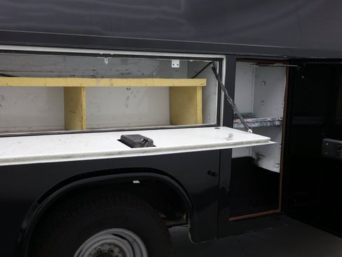 Used 2022 Ford E-350 and Econoline 350 Super Duty w/ Power Windows & Locks Group RWD image 25