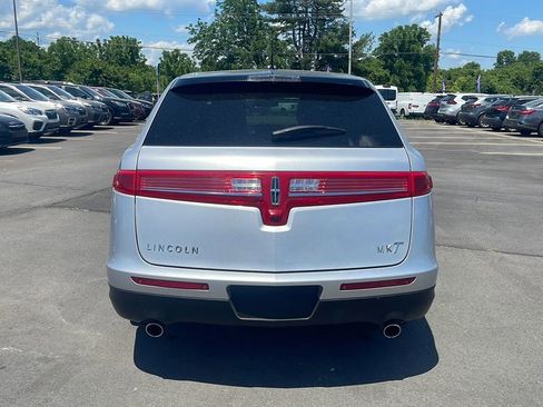 Used 2019 Lincoln MKT AWD image 4