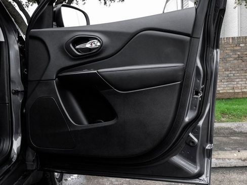 Used 2022 Jeep Cherokee Trailhawk image 57