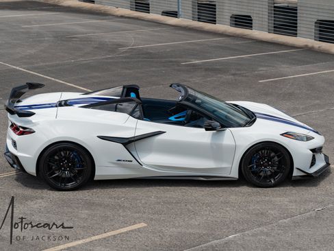 Used 2024 Chevrolet Corvette Z06 RWD image 20