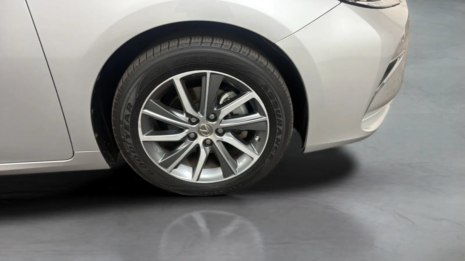 Used 2016 Lexus ES 300h w/ Luxury Package w/Wood Trim FWD image 25