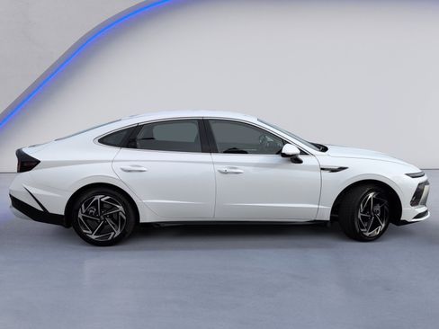 New 2026 Hyundai Sonata SEL FWD image 3