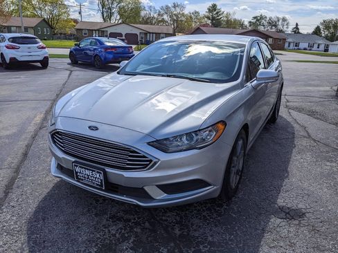 Used 2017 Ford Fusion SE w/ Fusion SE Technology Package FWD image 7