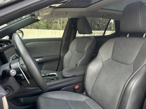 Used 2023 Lexus RZ 450e Premium image 5