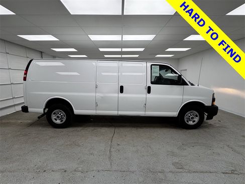 Used 2018 GMC Savana 2500 Work Van w/ Driver Convenience Package image 4