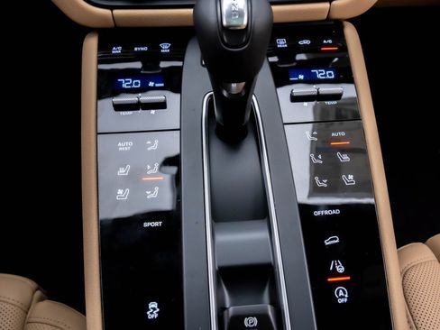Certified 2026 Porsche Macan AWD/4WD image 25