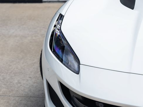 Used 2020 Ferrari Portofino RWD image 23
