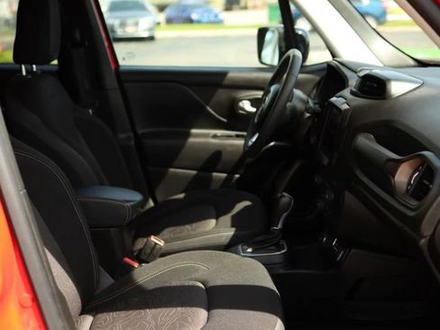 Used 2023 Jeep Renegade Latitude AWD/4WD image 43
