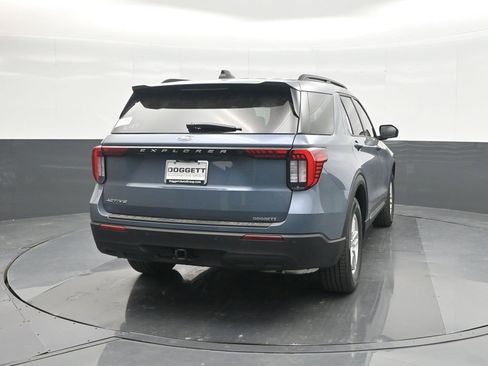 New 2025 Ford Explorer Active image 25