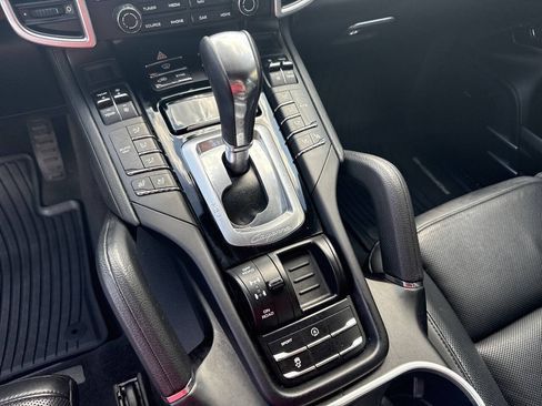 Used 2017 Porsche Cayenne Platinum Edition AWD/4WD image 38